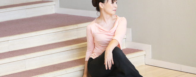 健康経営の一貫でデスクワーカーの腰痛予防ストレッチ