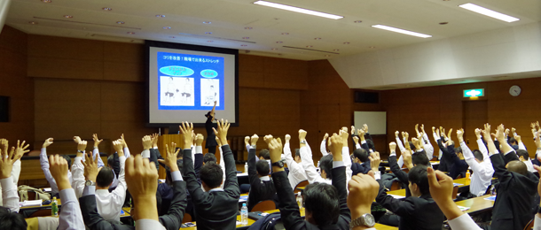 ドライバーやデスクワーカー、座り仕事のオフィスワーカー向けの肩こり腰痛予防講演