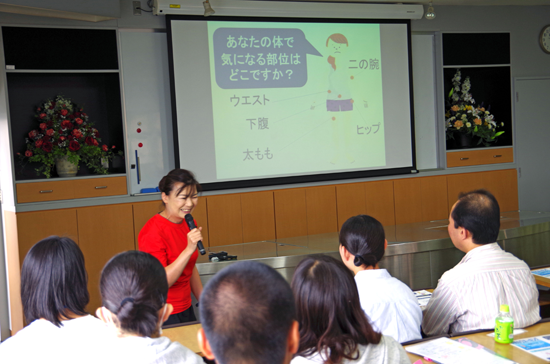 リーダーの心身が健康であるだけで、職場の雰囲気は明るくなり、周囲の人たちも自然と明るくなります