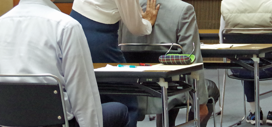 デスクワークのフルタイムは腰痛リスク大